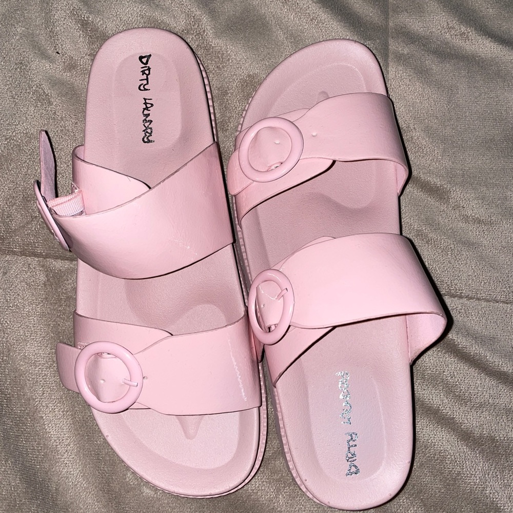 Dirty Laundry 7.5 pink platform sandals